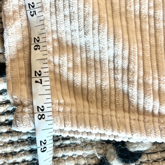 UO/BDG,Size 25, High-Rise, Baggy Fit,Excellent Condition, Fall/Winter,Corduroy - Picture 10 of 10